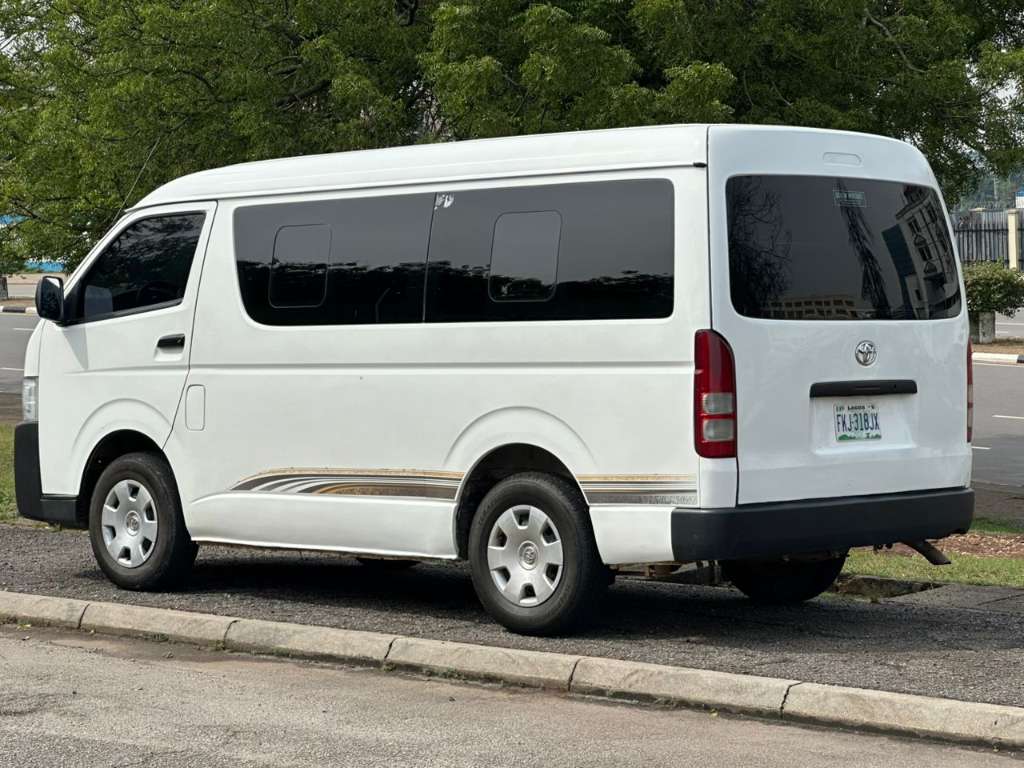 Toyota Hiace Mini Bus 2015 – Spacious, Reliable & Perfect for Group Travels