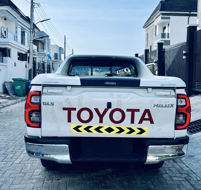 TAYOTA HILUX