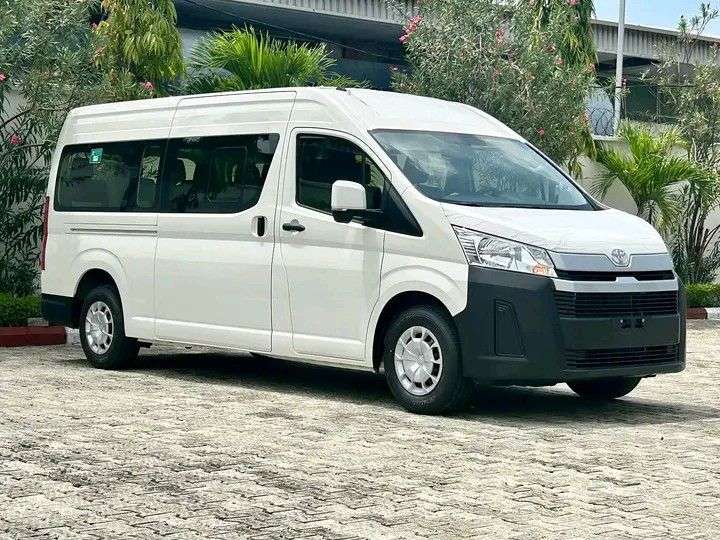 2025 Executive Luxury Mini Bus – Premium Group Transport